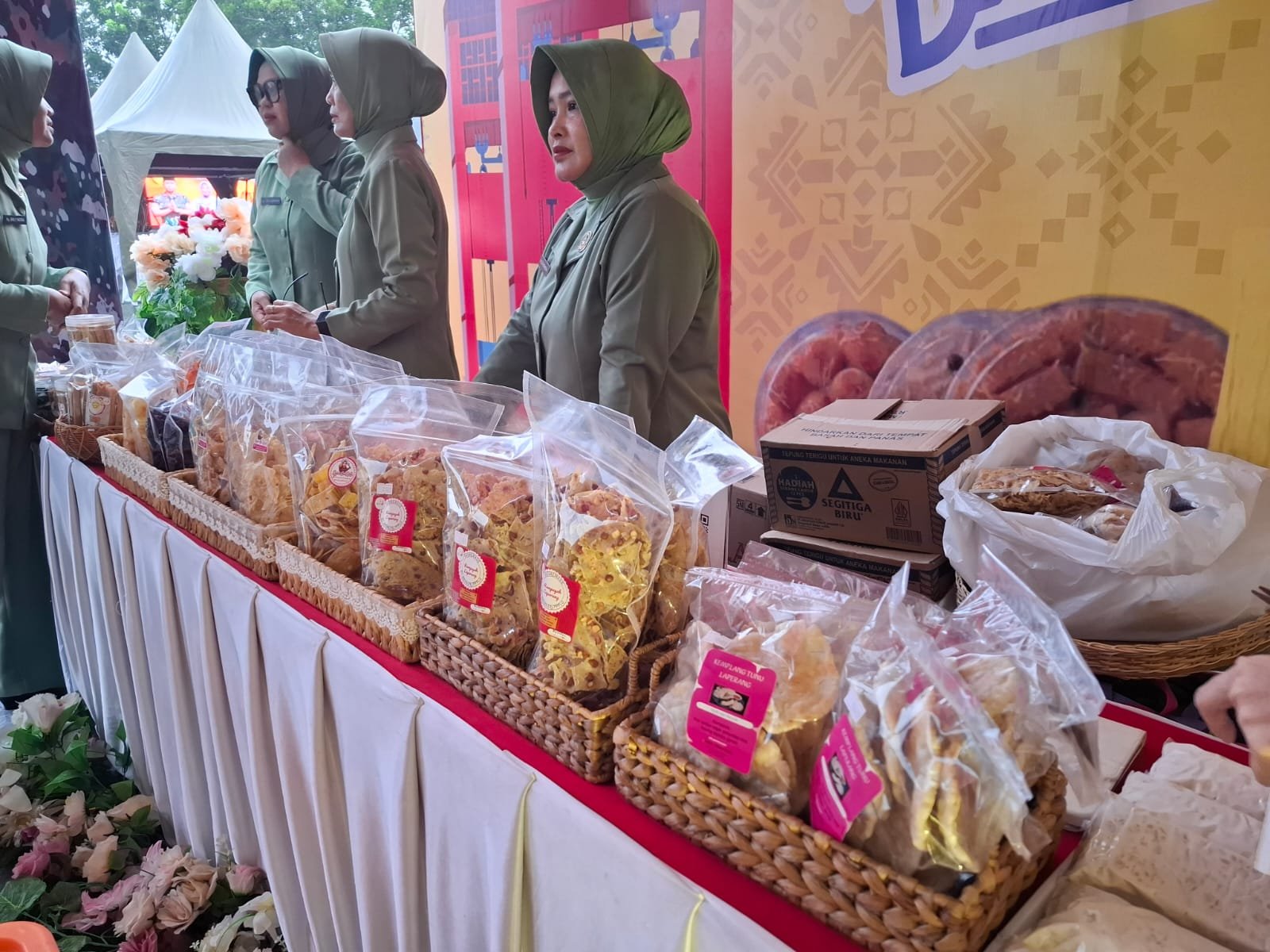 Produk Warga Binaan Lapas Perempuan Palembang Meriahkan Stand Bazaar bersama Kodim 0418 Palembang